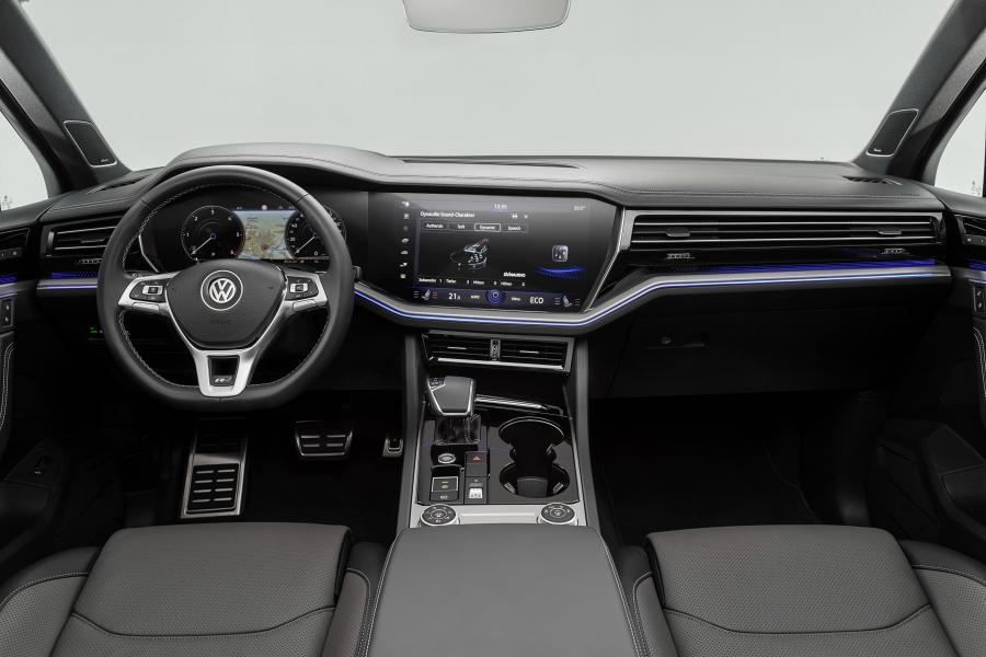 Торпедо Volkswagen Touareg V6 TDI R-Line 2018 года  (WW) (фото 4 из 41)